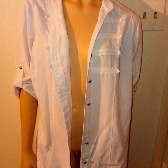 Kathy Che, White loose polyester shirt, button up - Picture 6 of 8